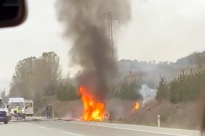 Erzincan'da 2 otomobil, kafa kafaya çarpıştı; 5 ölü