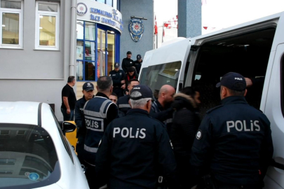 İzmir'de yabancı uyruklu kişileri alıkoyup, gasbeden 5 kişi tutuklandı