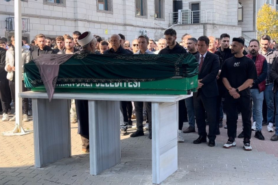 Eşinin başından vurduğu diş hekimi toprağa verildi