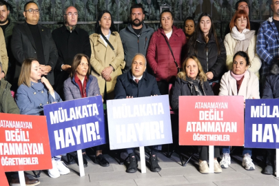 CHP'lilerden MEB önünde oturma eylemi