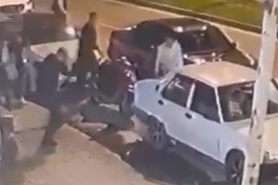 Kavgada çelme takılmasıyla yola düştü, üzerinden otomobil geçti; hastanede öldü
