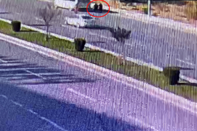 İndikleri minibüsün çarptığı Iraklı 2 yolcu yaralandı; o anlar kamerada