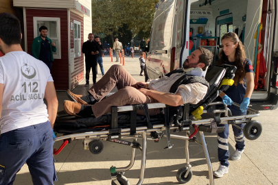 Kavşakta otomobil, başka araç ile çarpıştı; sürücü yaralı