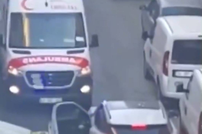 Küçükçekmece'de otomobilden yol isteyen ambulans kamyonet çıktı