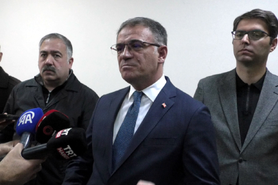 Sağlık kontrolü için getirilen şüpheli, hastane önünde silahlı saldırıya uğradı; 2 ölü, 2 yaralı