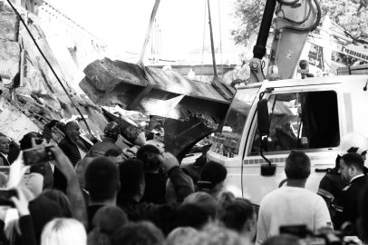Sırbistan'da tren istasyonunun girişindeki çatı çöktü: 14 ölü