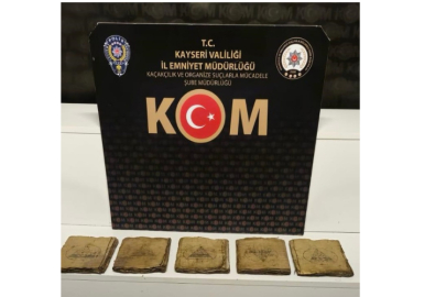 Kayseri'de lahit mezar ve 1800 yıllık 5 el yazması kitap ele geçirildi