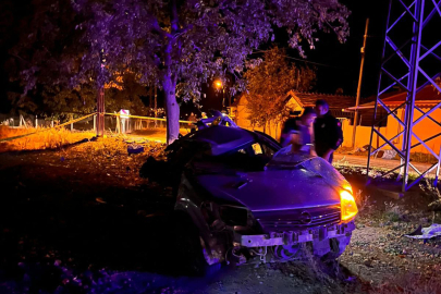 Amasya'da otomobil, ağaca çarptı: 2 ölü, 2 yaralı