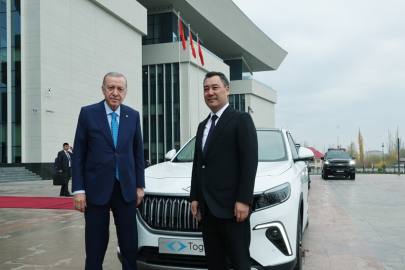Cumhurbaşkanı Erdoğan, Caparov'a Togg hediye etti