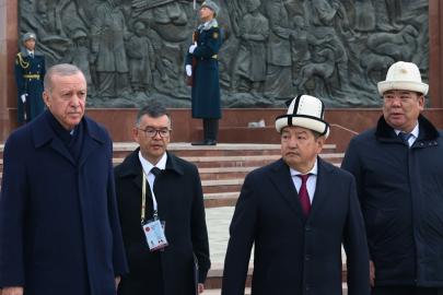 Cumhurbaşkanı Erdoğan Kırgızistan'da resmi törenle karşılandı