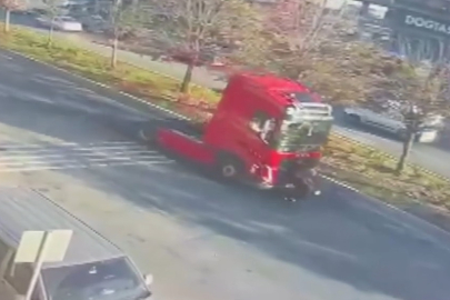 Pendik'te feci kaza kamerada: TIR'ın sürüklediği skuterli öldü