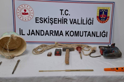 Eskişehir’de kaçak kazı yapan 2 şüpheliye suçüstü