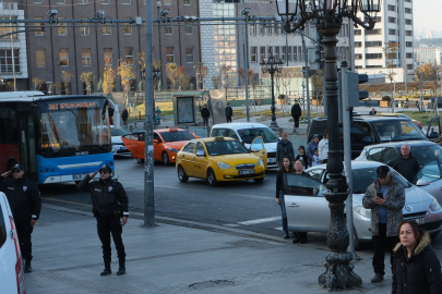 Ankara'da, 09.05'te hayat durdu