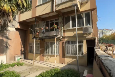Güngören'de 54 yıllık binaya kaçak balkon yapıp metal boruyla desteklediler