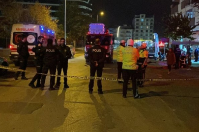 Önce annesine bıçak çekti, sonra kendini odaya kilitledi