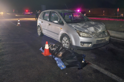 Otomobil, motosiklete çarptı: 1 ölü, 3 yaralı