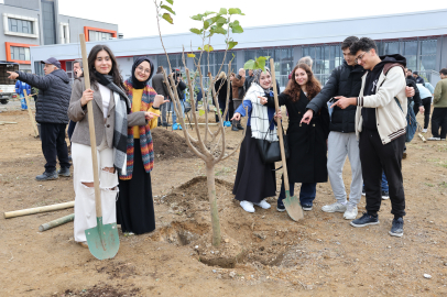 YTÜ’nün kuruluş yılına ithafen Davutpaşa Kampüsü'ne 113 ağaç dikildi