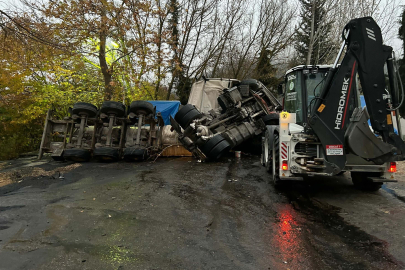 Devrilen TIR'da sıkışan ve üzerine 'sülfürik asit' dökülen şoför öldü