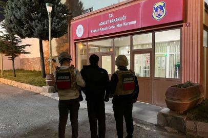 Hakkari'de aranan 14 hükümlü yakalanıp, tutuklandı