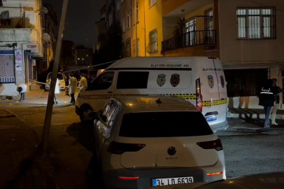 Bağcılar'da korsan gösteri; maskeli grup polis otosuna taşla saldırdı