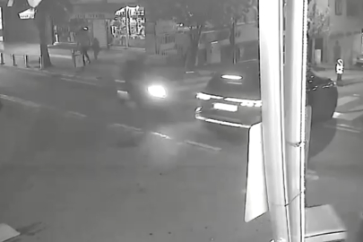 Ciple çarpışan motosikletteki 2 kişi yaralandı; kaza anı kamerada