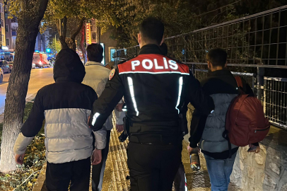 Edirne’de 17 kaçak göçmen ile 1 FETÖ şüphelisi yakalandı