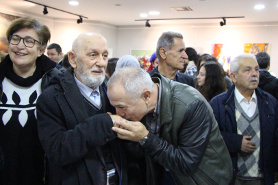 42 emekli öğretim görevlisi yıllar sonra 'Öğretmenler Günü' için bir araya geldi