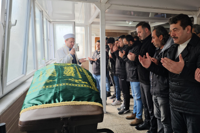 Lokomotifin otomobile çarptığı kazada ölen Efe Baran, toprağa verildi