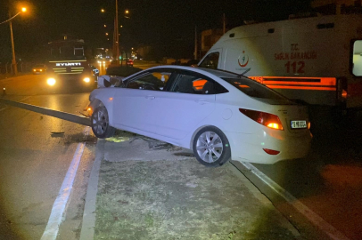 Ehliyetsiz sürücünün kullandığı otomobil, önündeki araca çarptı; 4 yaralı