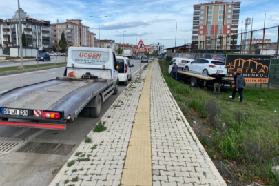 Otomobil, boş araziye düşüp, takla attı; baba ile 2 oğlu yaralı