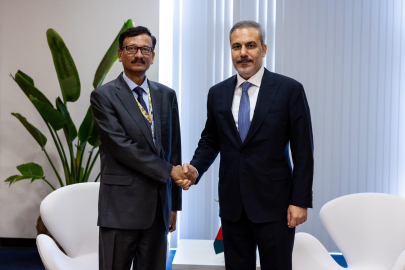 Bakan Fidan, Bangladeş Geçici Hükümeti Dışişleri Bakanı Touhid Hossain ile bir araya geldi