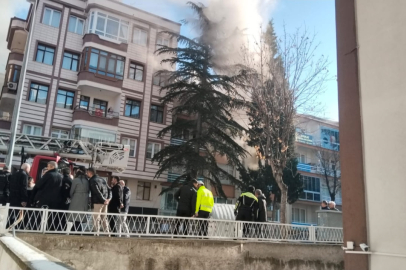 Mahalleyi havaya uçurmakla tehdit etmişti; ateşe verdiği evinde öldü