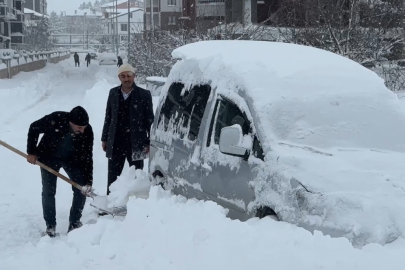 Bayburt’ta kar kalınlığı 80 santimetreye ulaştı