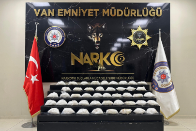 Van'da takibe alınan araçta 24 kilogram metamfetamin ele geçirildi; 2 gözaltı