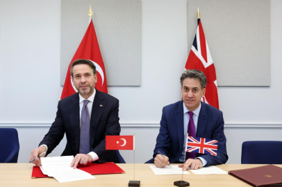 Bakan Bayraktar, Londra’da