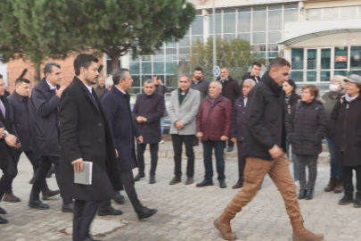 Özgür Özel Silivri'de tutuklu bulunan Ahmet Özer'i ziyaret etti