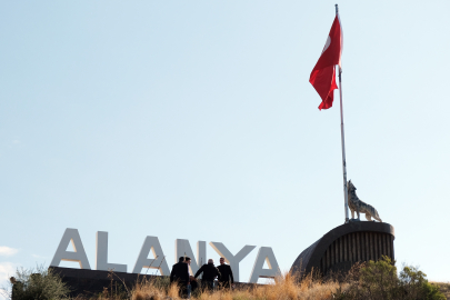 Alanya'da bozkurt heykelinin kaldırılmasına tepki