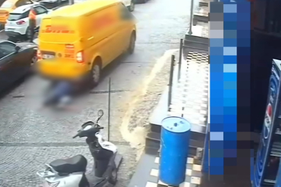 Bayrampaşa'da geri manevra yapan minibüs yayaya çarptı