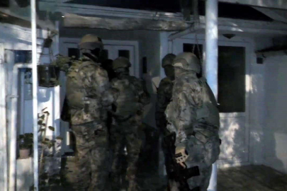 Sakarya'da yakalama kararı olan şüphelilere eş zamanlı operasyonda 31 gözaltı