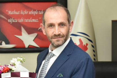Yolun karşısına geçmek isteyen çifte otomobil çarptı; 1 ölü, 1 yaralı