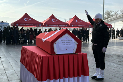 Hayatını kaybeden polis babaya, oğlundan 'selamlı' uğurlama