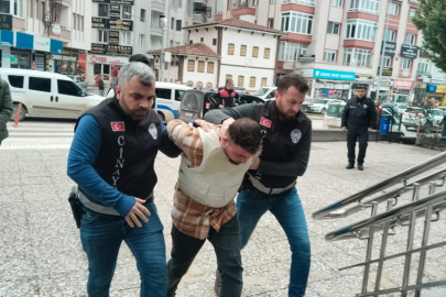 Husumetlisini öldürdü, polise teslim oldu