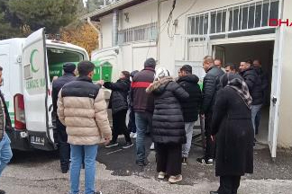 Otomobil devrildi: 3 ölü, 2 yaralı