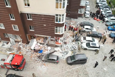 Beylikdüzü'nde 14 katlı binada patlama: 1 ölü, 3 yaralı