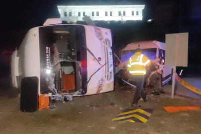 Bursa'da 2 işçi servisi çarpıştı: 20 yaralı