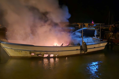 Muğla'da balıkçı teknesi alev alev yandı