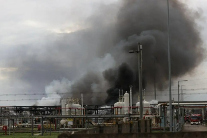 İtalya'da petrol rafinerisinde patlama: 2 ölü, 8 yaralı