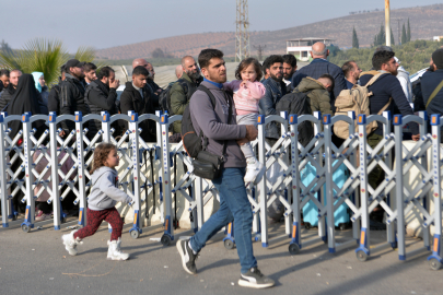 Ülkelerine dönmek isteyen Suriyeliler, Cilvegözü Gümrük Kapısı’nda