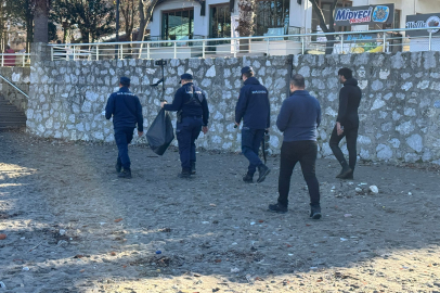 Denizde dedektörle altın arayan şüpheli, gözaltına alındı