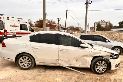 Adıyaman'da iki otomobil çarpıştı: 2 yaralı